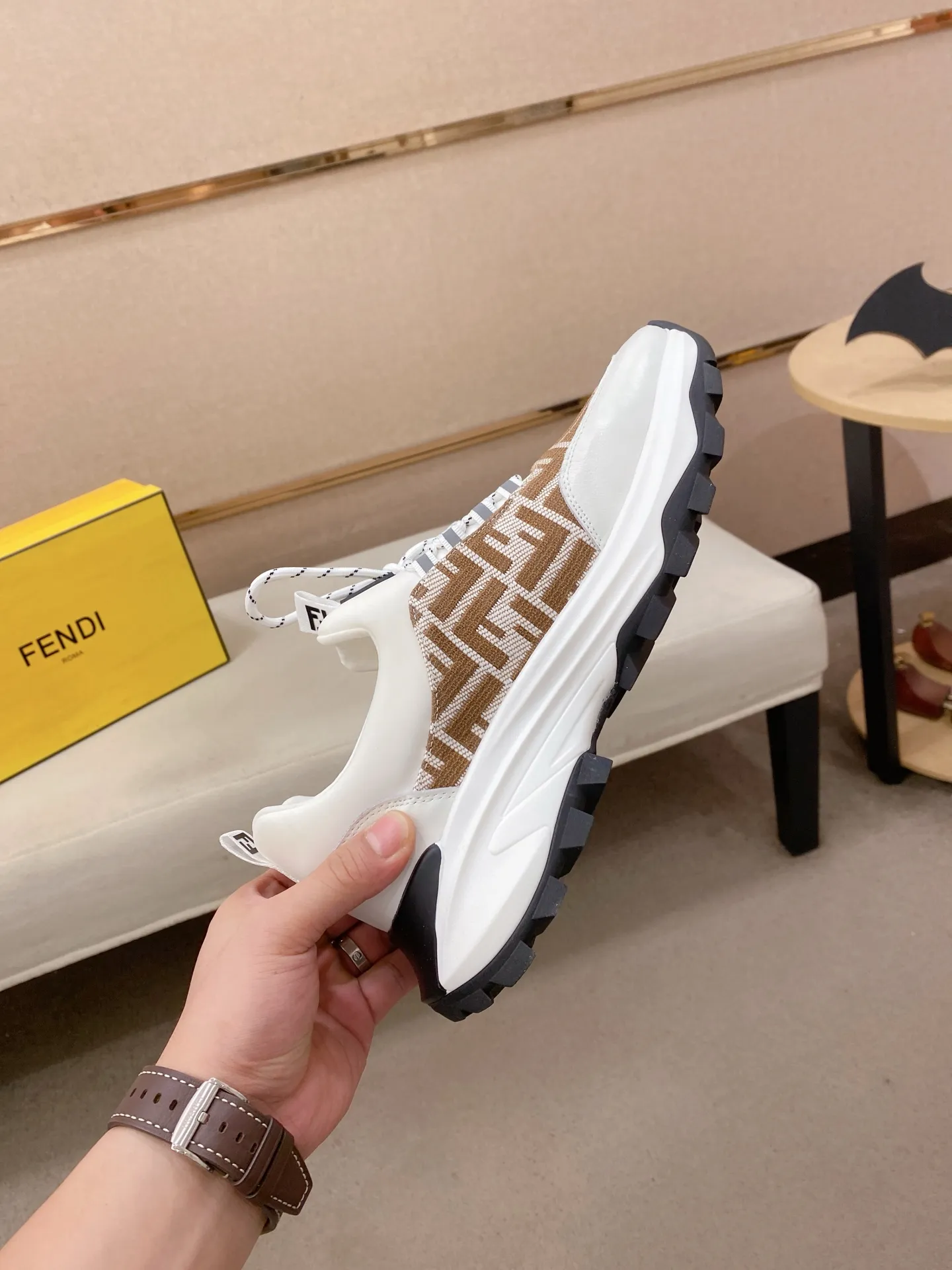 Men's shoes 💰 462💰 (fendi) New style 👊🏻 upper 🇮🇹 imported cowhide fabric 🇩🇪 lining imported sheepskin lining. The original outsole is molded to highlight the identity of every man, and the upper foot is elegant and stable🚶🏻🚶🏻The high-end custom counters reproduce the original version📯No matter the wind or rain, the shoe last remains unchanged and can withstand the verification of time🔍️,🔵 Size: 38-44